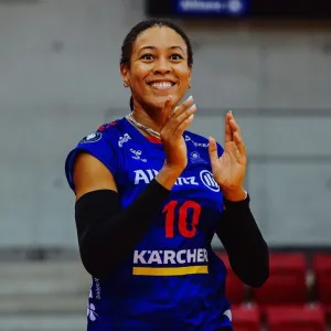 Simone Lee net worth: Simone Lee in a blue jersey